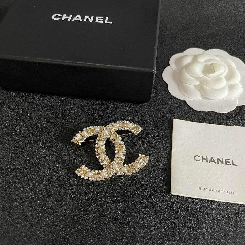 Chanel Brooch 05yxs105